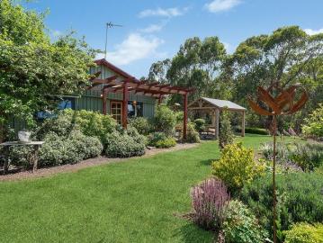 Nature Lover's Paradise with Income Potential 10.21ha on the Edge of Batlow