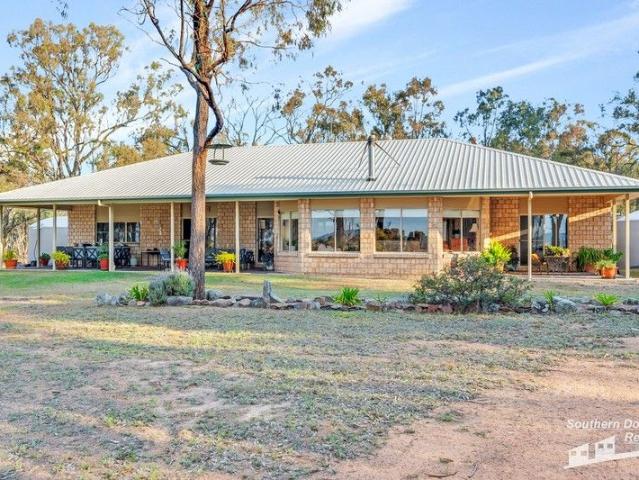 NATURE RETREAT WITH STUNNING WATER VIEWS ON 98 ACRES