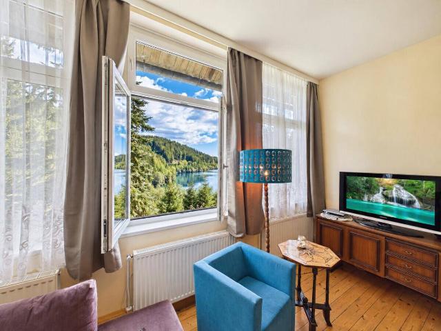 Naturidyll mit Seeblick – ehemalige Schule am Soboth Stausee in Alleinlage mit viel Ruhe & Raum