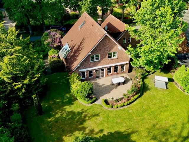 Naturidylle in der Stadt: Architektenhaus in privilegierter Lage