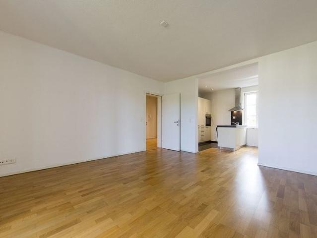 NÄTÜRLICH, MODERN UND EINFACH ZEITLOS MIT BALKON
