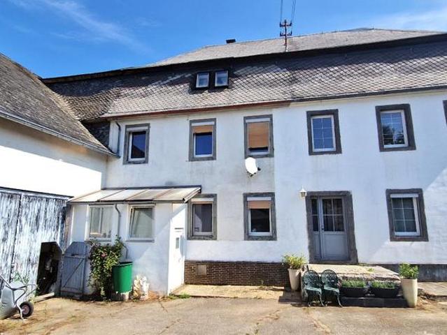 Natursteinhaus mit großer Scheune, 3.900 m² Grundstück