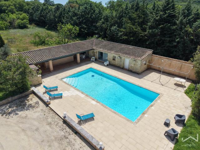 Nathalie Sinard vous présente en Exclusivité cette Propriété. 335m² Suze la Rousse