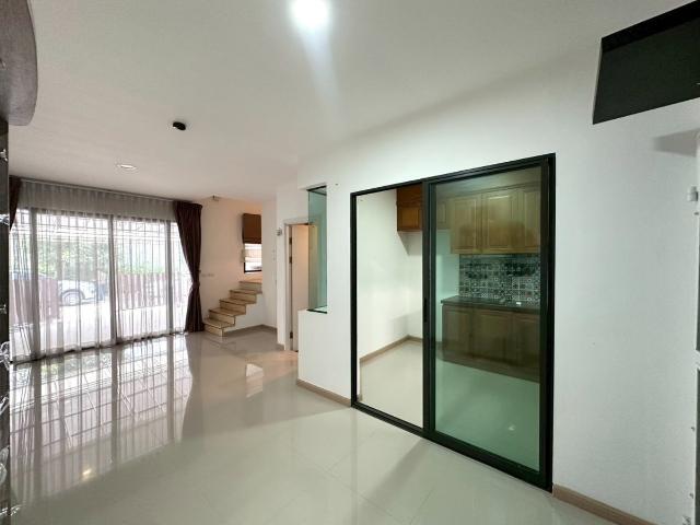 นาทีทองขายขาดทุน! J GRAND สาทร กัลปพฤกษ์ ทาวน์โฮม 3 ชั้น หน้าบ้านไม่ชนใคร ติดถนนใหญ่กัลปพฤกษ์ ใกล้รถไฟฟ้า MRT สายสีน้ำเงิน สถานีหลักสอง