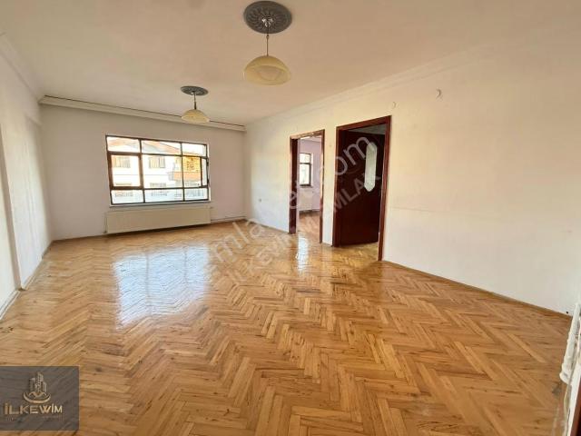 Natoyolu Cadde Yakını Kat Konumunda 3+1 Kiralık Daire
