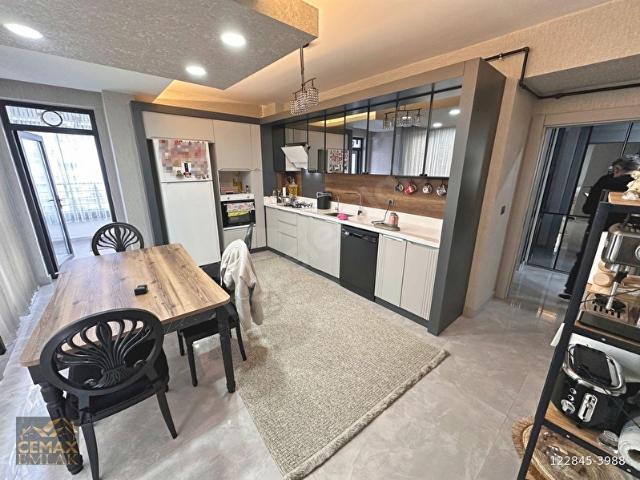NATOYOLU CADDE YAKININDA 3 CEPHELİ FULL YAPILI 4+1 SATILIK DAİRE