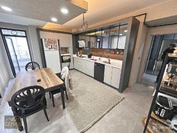 NATOYOLU CADDE YAKININDA 3 CEPHELİ FULL YAPILI 4+1 SATILIK DAİRE