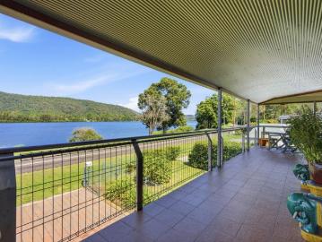 Nautical Inspired Riverside Living with Uninterrupted Hawkesbury Views