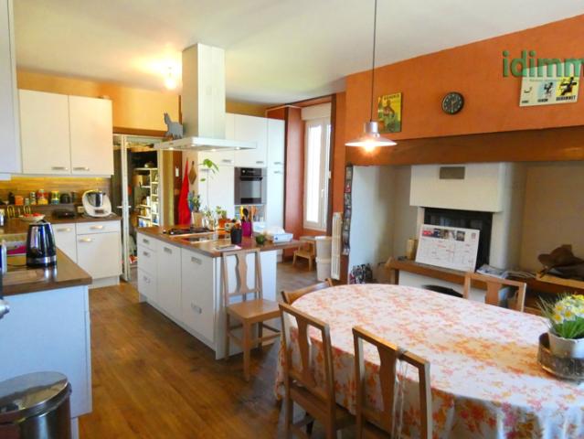 Naucelles belle maison en pierre