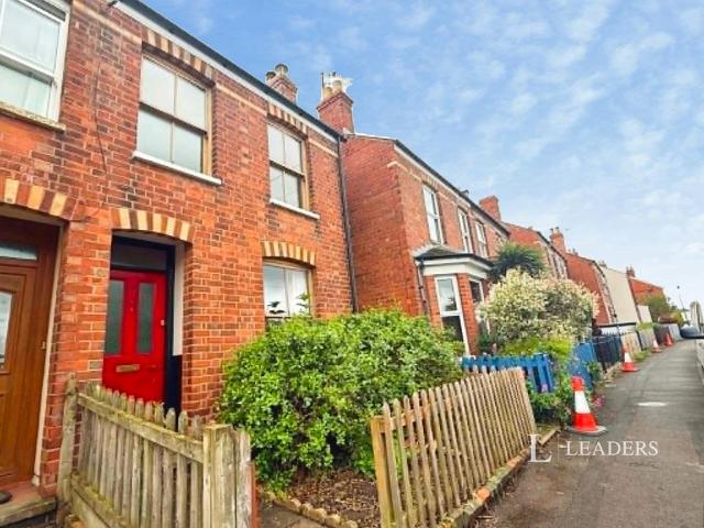 Naunton Lane, Leckhampton. 4 bed semi detached house to rent £1,400 pcm £323 pw