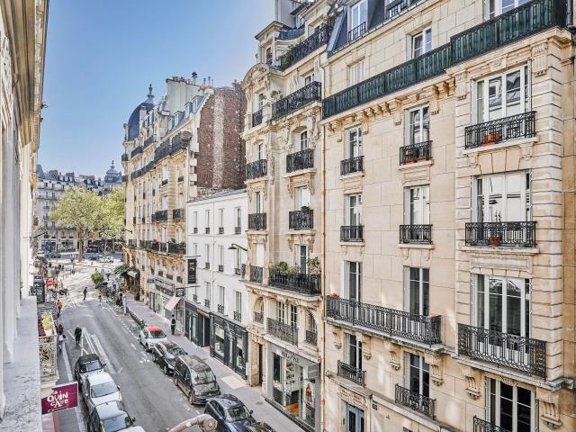 Naura 1 room in Notre Dame des Champs