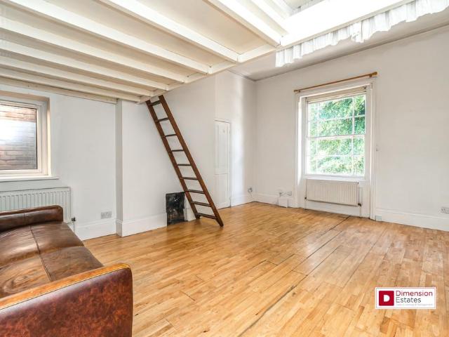 Navarino Road, Dalston, London Fields. Studio to rent £1,800 pcm £415 pw