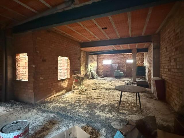 Nave en construcción en Alcolea del Río Sevilla con proyecto y azotea ️