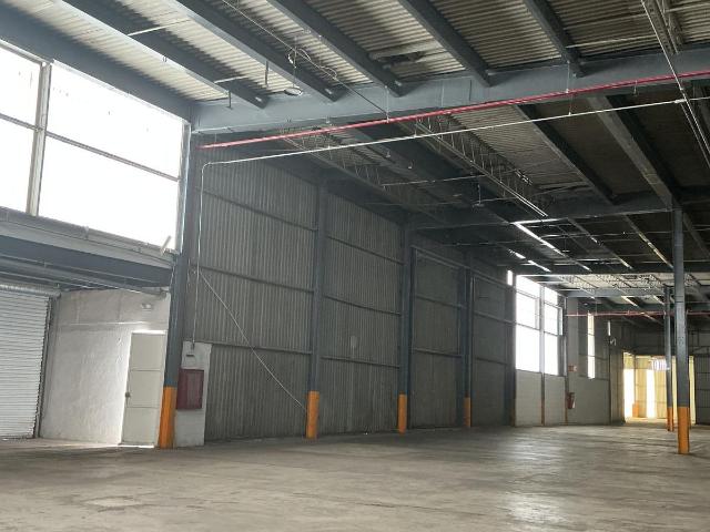 NAVE EN PARQUE INDUSTRIAL EN EL SALTO