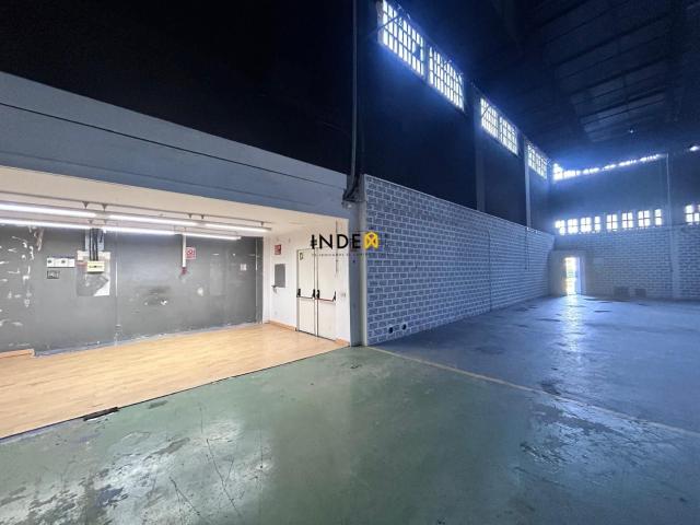 Nave industrial con almacén de 8 METROS DE ALTURA. Nave indu. 2400m² Sant Just Desvern