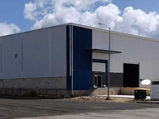 Nave Industrial de 2000m2 en renta dentro de Parque Industrial