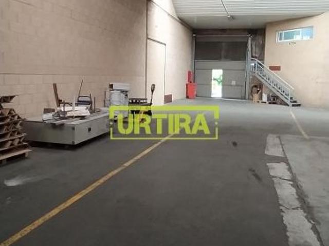 Nave industrial de 840m2 con muelle de carga en venta y alquiler en Polígono Beotibar – Belauntza Tolosa