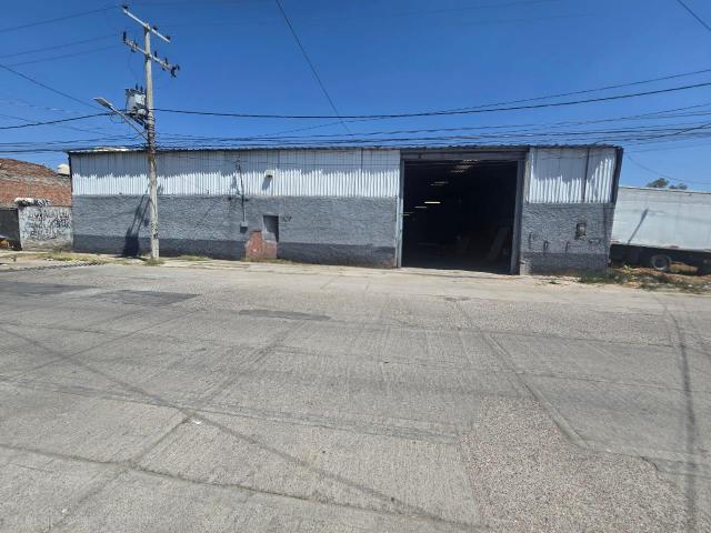 Nave Industrial en Fraccionamiento Versalles