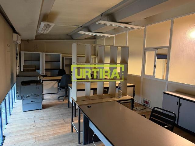 Nave industrial en venta en Aretxabaleta | 180 m² | Puente grúa 2 Tn