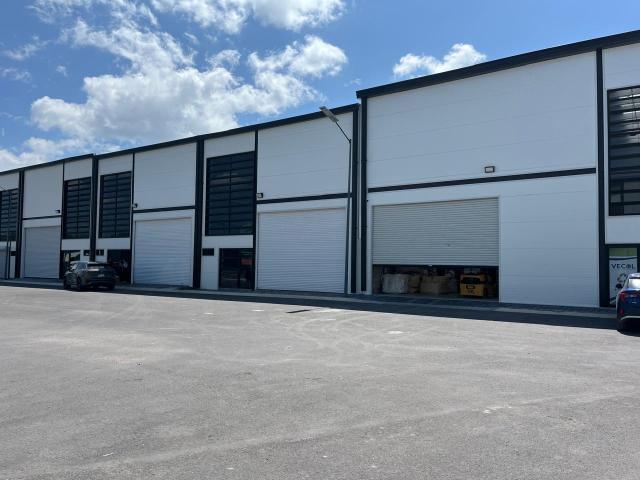Nave Industrial Frente Al PIQ