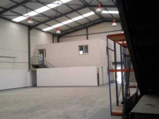 Naves, Alquiler, Hevia