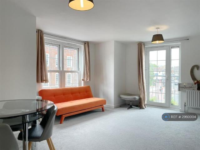 Navigation House, Tonbridge, TN9 2 bed flat to rent £1,550 pcm £358 pw