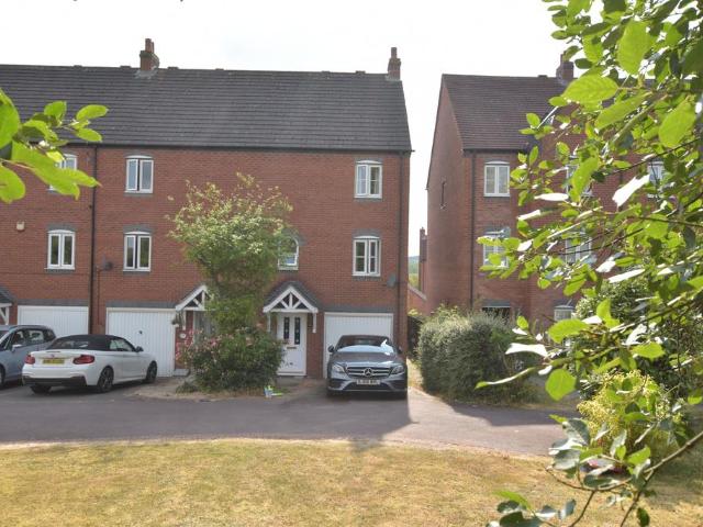 Navigation Loop, Stone, ST15 3 bed townhouse to rent £1,195 pcm £276 pw