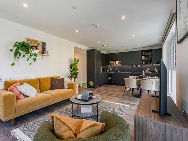 Navigator Place, Kidbrooke, SE3 2 bed flat to rent £2,685 pcm £620 pw