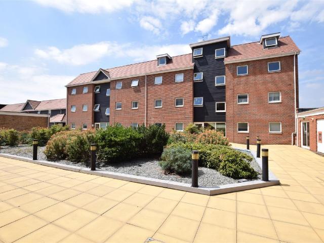 Nayland Court, Market Place, Romford RM1, 1 bed flat to rent, £1,350 pcm | PrimeLocation