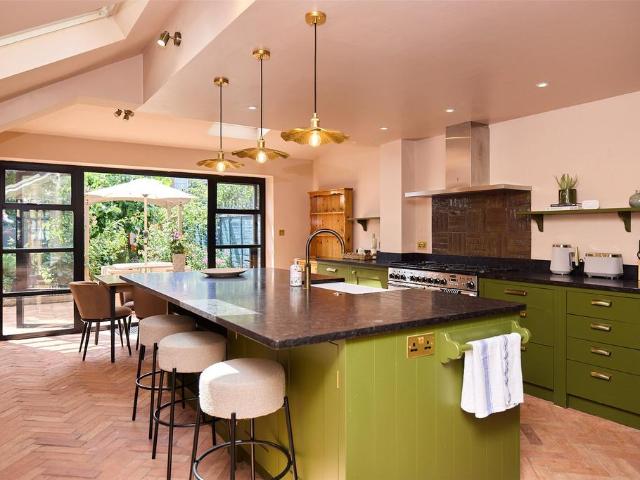 Naylor Road, London, SE15 3 bed house to rent £4,800 pcm £1,108 pw