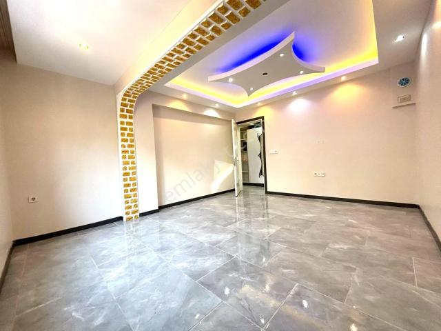 Naz Bayrakta Giriş Kat 3+1/130 M2 İçerisi Komple Yenilenmiş Harika Daire 3.350.000 Tl