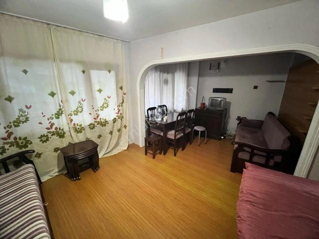 Naz Emlaktan Bağlarbaşı Merkezde Geniş 1+1 Kiralık Daire
