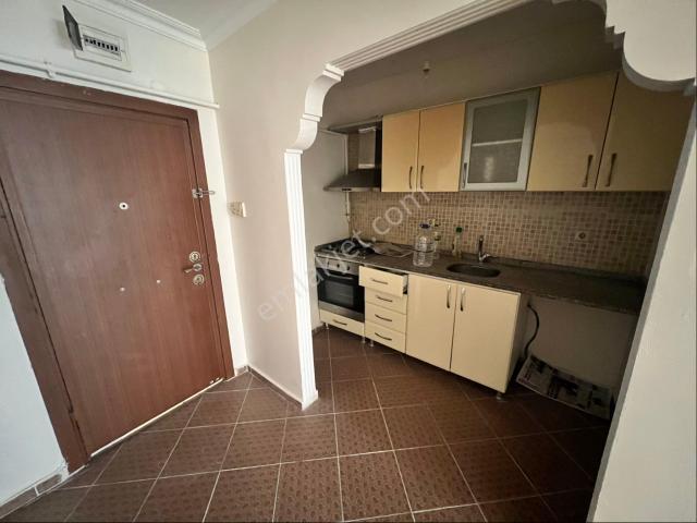 Naz Emlaktan Nuhkuyusu Caddesinde 2+1 Kiralık Daire