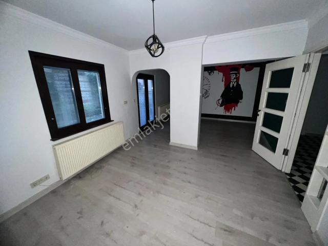 Naz Emlaktan Nuhkuyusu Caddesinde Bahçeli Geniş 2+1 Kiralık Daire