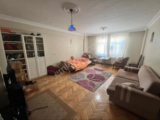 Naz Emlaktan Nuhkuyusu Caddesine Çocuk Acile Yakın 2+1 Kiralık Daire