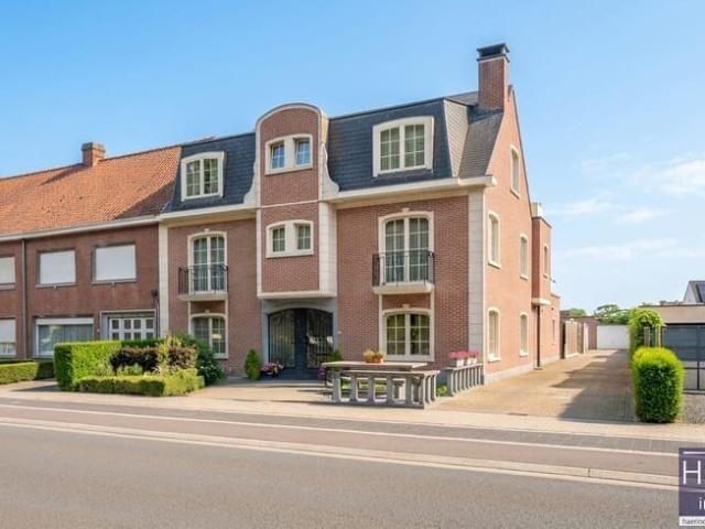 NAZARETH Instapklaar appartement met 1 SLPK. + garage i.