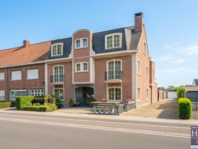 NAZARETH Instapklaar appartement met 1 SLPK. + garage i.
