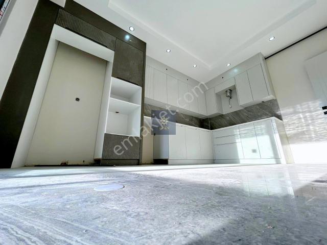 Nazbayrağa Yakın Cadde Üstü Yüksek Kredili 3+1 Satılık Daire