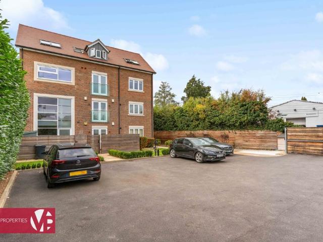 Nazeing New Road, Broxbourne EN10 2 bed apartment to rent £1,850 pcm £427 pw