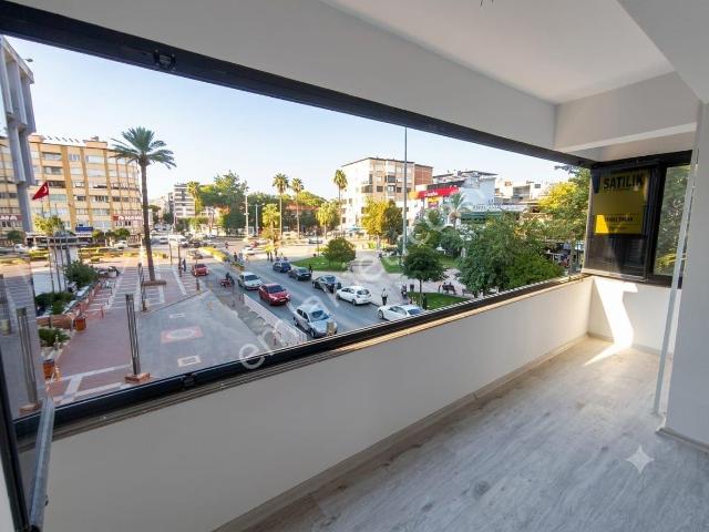 ️ Nazilli Belediye Meydanı’nda Prestijli Köşe Konum | 145 M² 3+1 Satılık