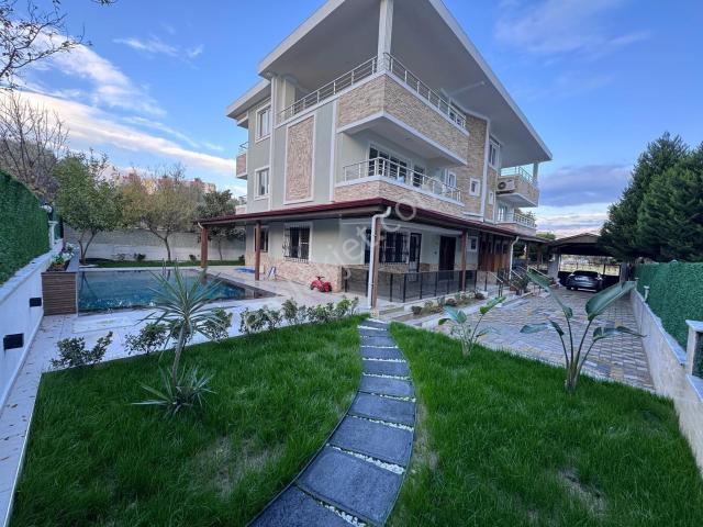 Nazilli Zafer Mahallesinde 5+1 Havuzlu Satılık Villa