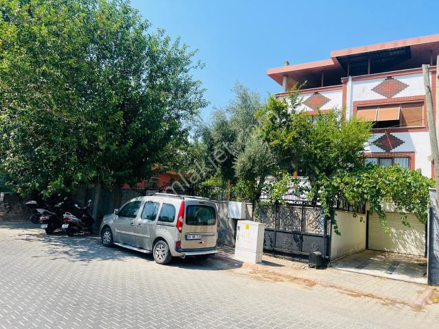 Nazilli Zafer Mahallesi'nde Bahçeli 6+1 Satılık Villa