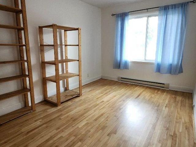 NDG Grand 5 1/2,bas duplex tranquille, 3 ch fermées
