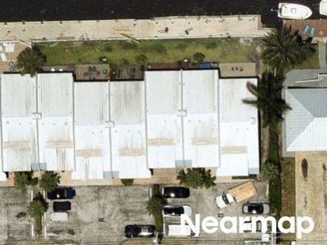 NE 44th St