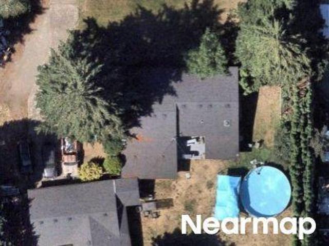 NE 49th St