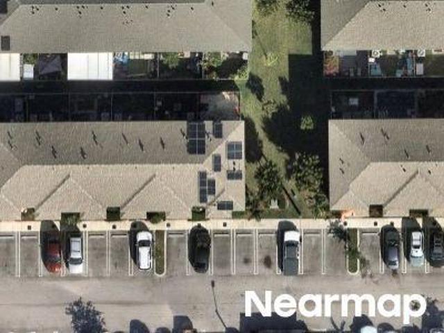 NE 4th St