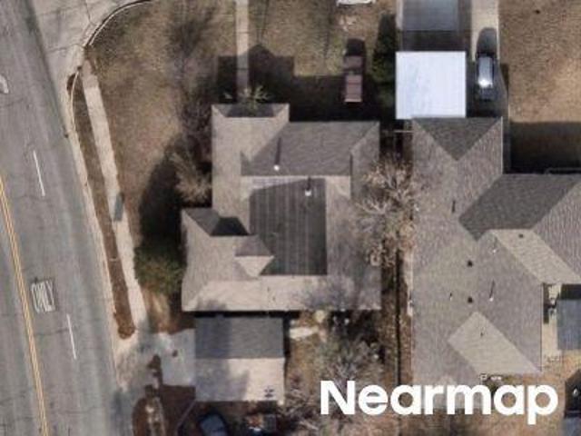 NE 5th St