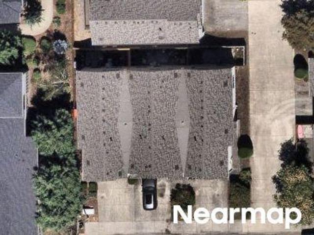 NE 80th St