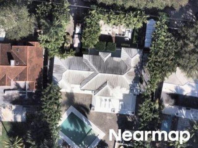 NE 85th St