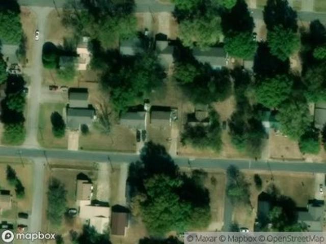 NE 10th St